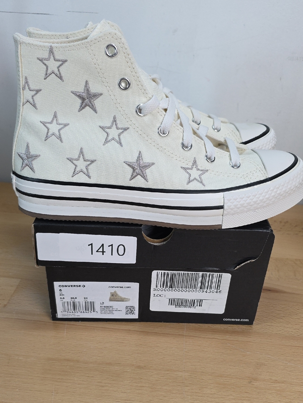 Converse High Top Sneakers with Silver Star Design Kids 6
